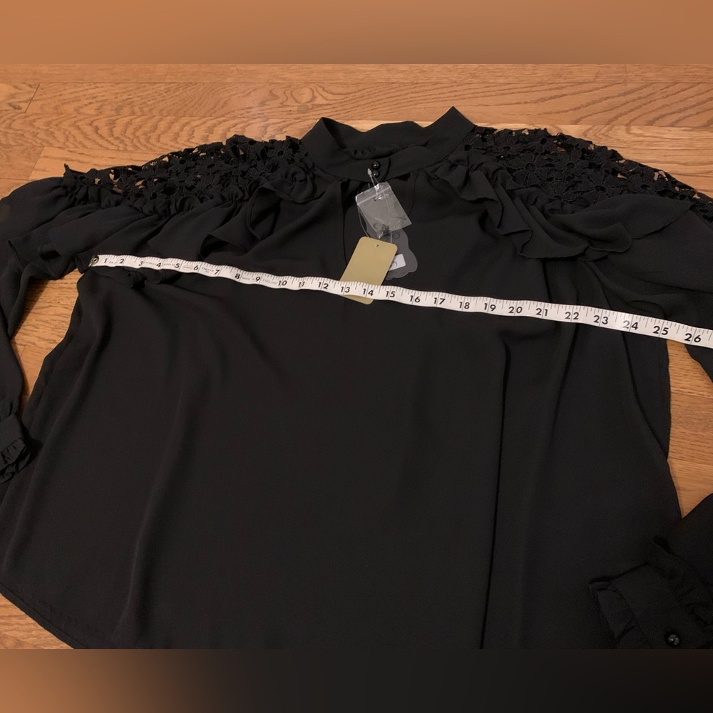 NWT long sleeve black crochet lace shoulder top size L - Picture 8 of 12
